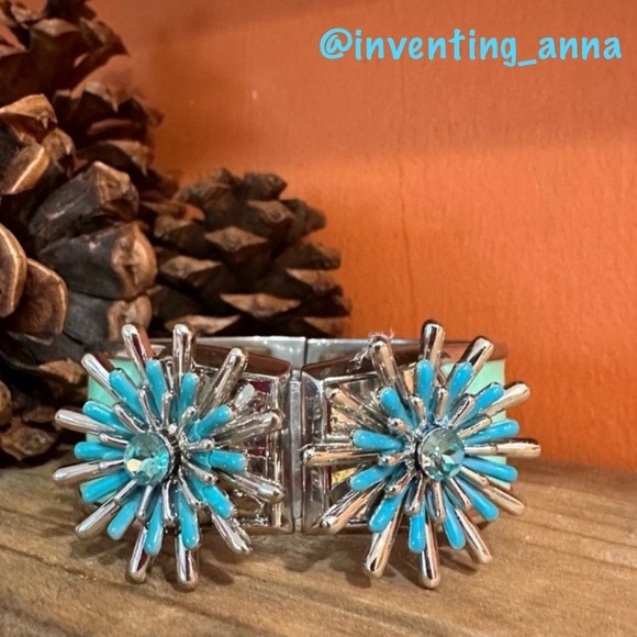 Vince Camuto Jewelry - VINCE CAMUTO ~ Women’s aqua/teal blue magnetic clasp closure bracelet.